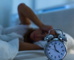 Por que acordo na madrugada?